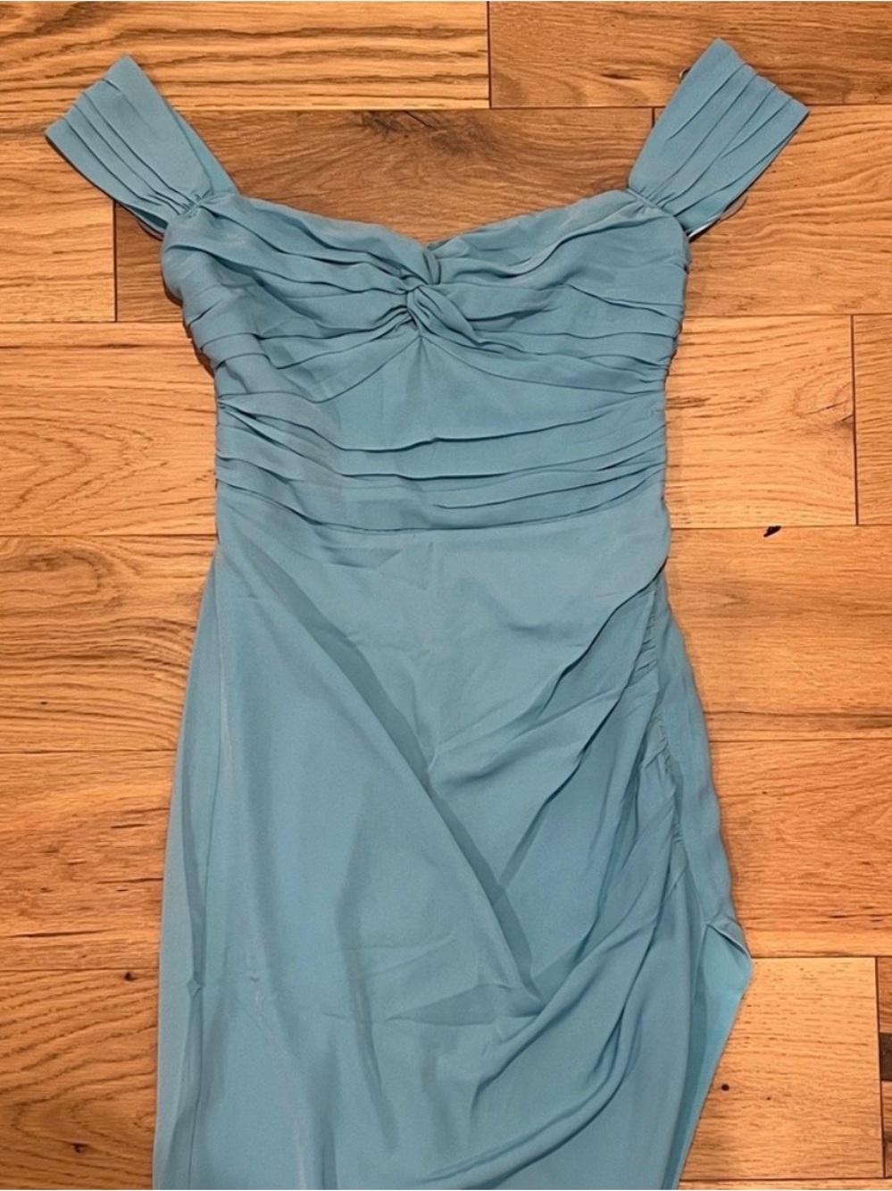 Abercrombie & Fitch Off-Shoulder Twist Midi Dress in Light Blue - Picture 3 of 8